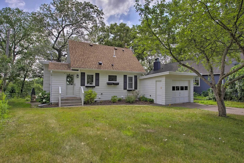 Cozy Plymouth Cottage w/ Medicine Lake View!