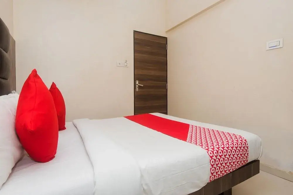 OYO 24050 Hotel Sweet Dream