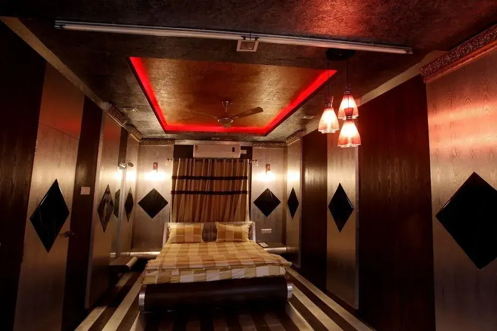 OYO 740 Hotel Suravi