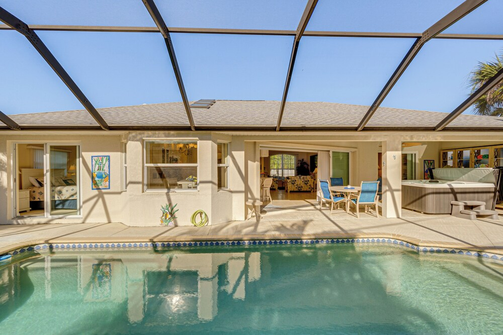Beachy Port Charlotte Home w/ Hot Tub & Pool!