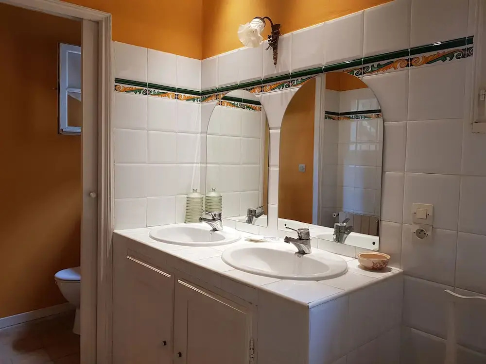 Characteristic Villa With Private Swimming Pool Close to the Center of Nimes
