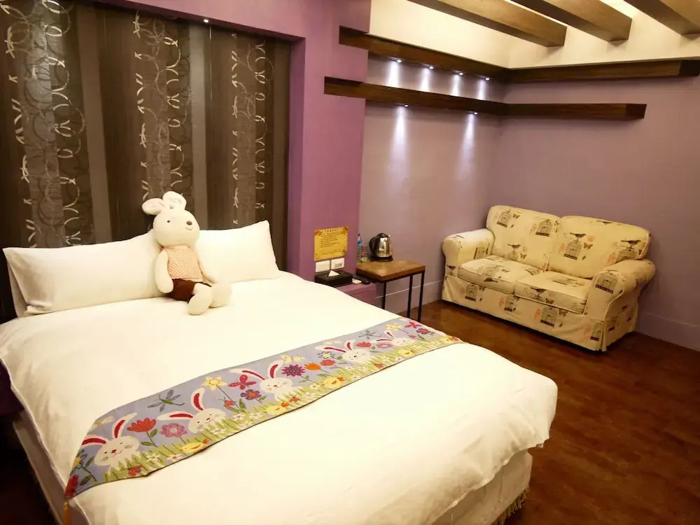 Big City Small House Homestay