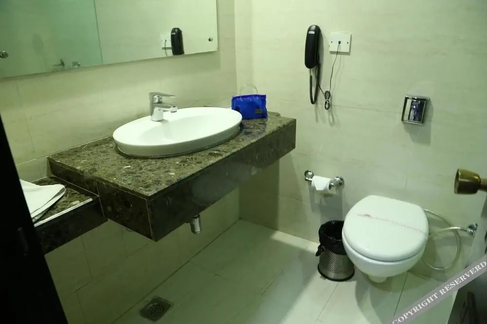 OYO 1832 Hotel Parbhat Inn