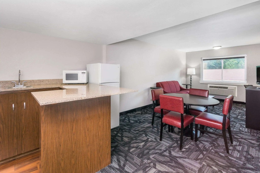Ramada by Wyndham Tuscaloosa