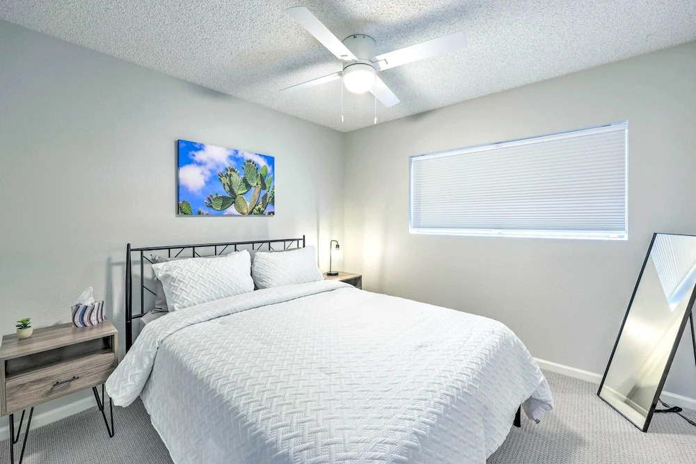 Luxe Desert Home w/ Heated Pool: 3 Mi to Kierland!