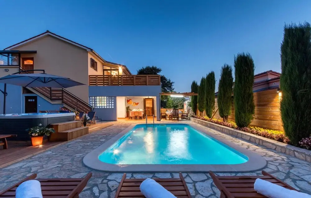 Beautiful Home in Marcana With Wifi and 4 Bedrooms