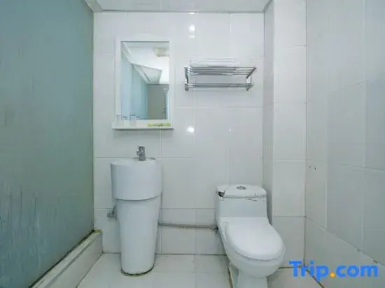 Huangmei City Business Hotel