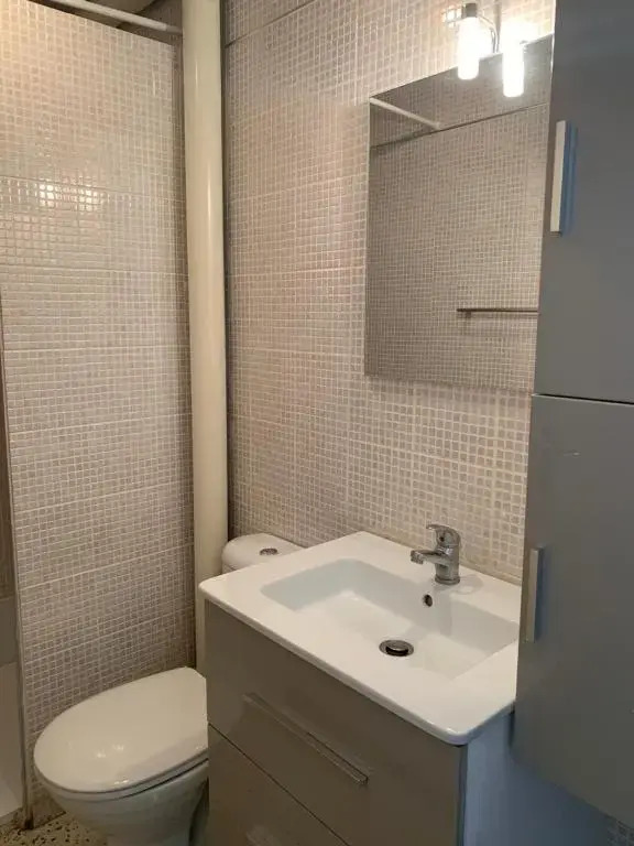 Agréable Studio, belle terrasse, Parking privé, 2 étoiles