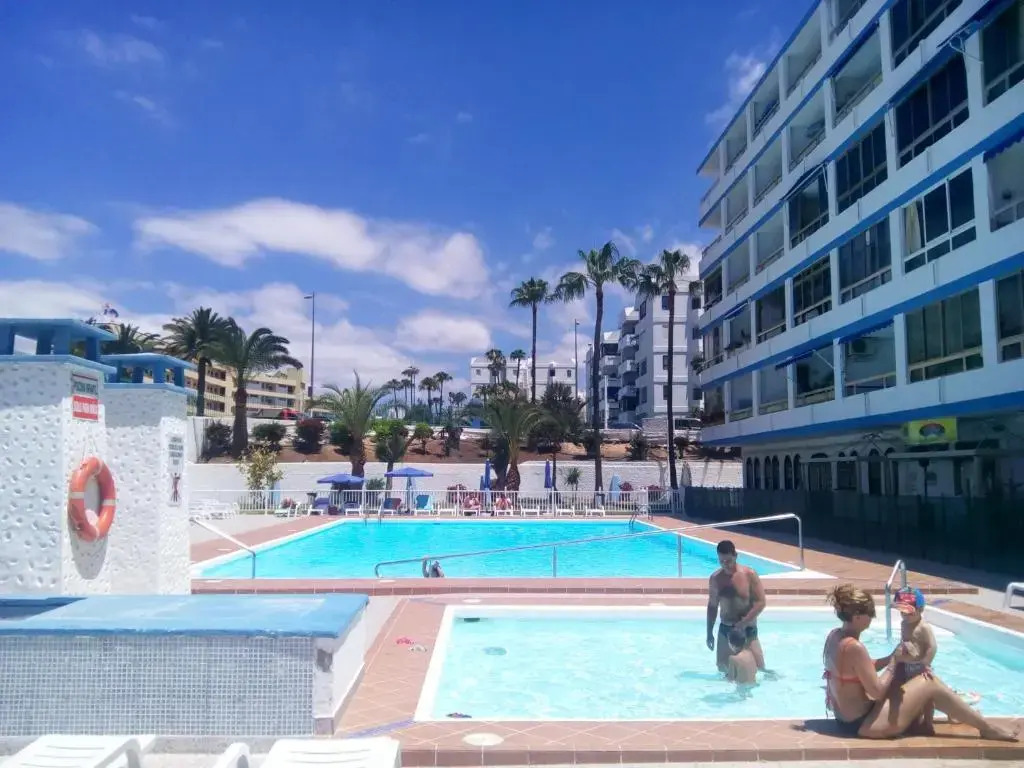 5 min walk from Yumbo! 128