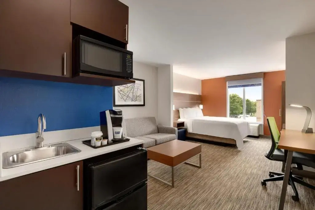 Holiday Inn Express Hotel & Suites Opelika Auburn by IHG