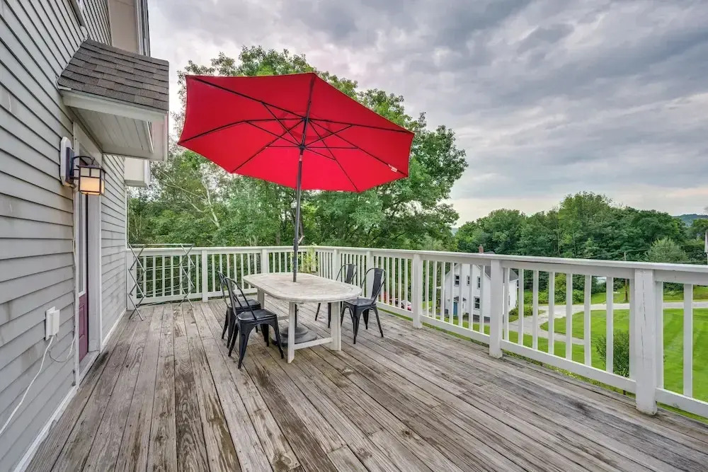 Family-friendly Retreat in Barre: 2 Spacious Decks