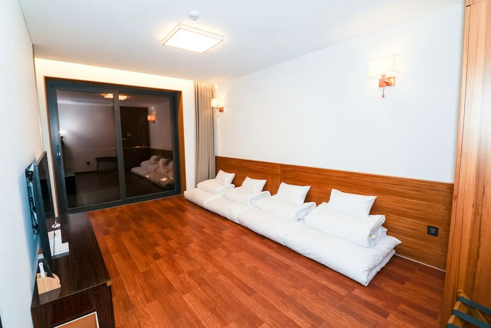 Luel Hotel