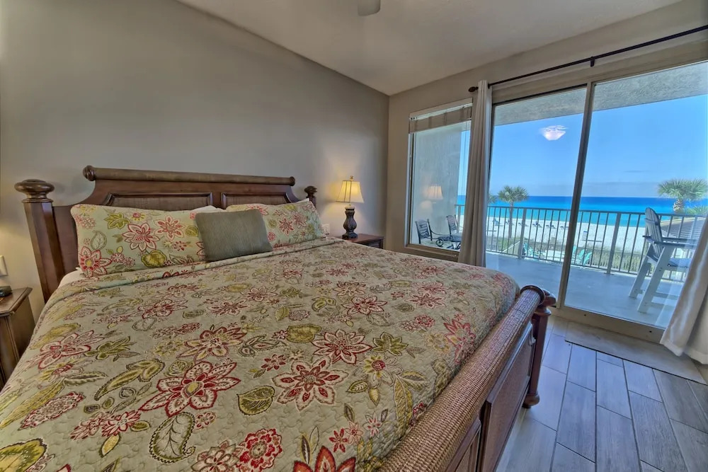 Modern Oceanfront Retreat, Spacious Balcony - 0207 3 Bedroom Condo by RedAwning