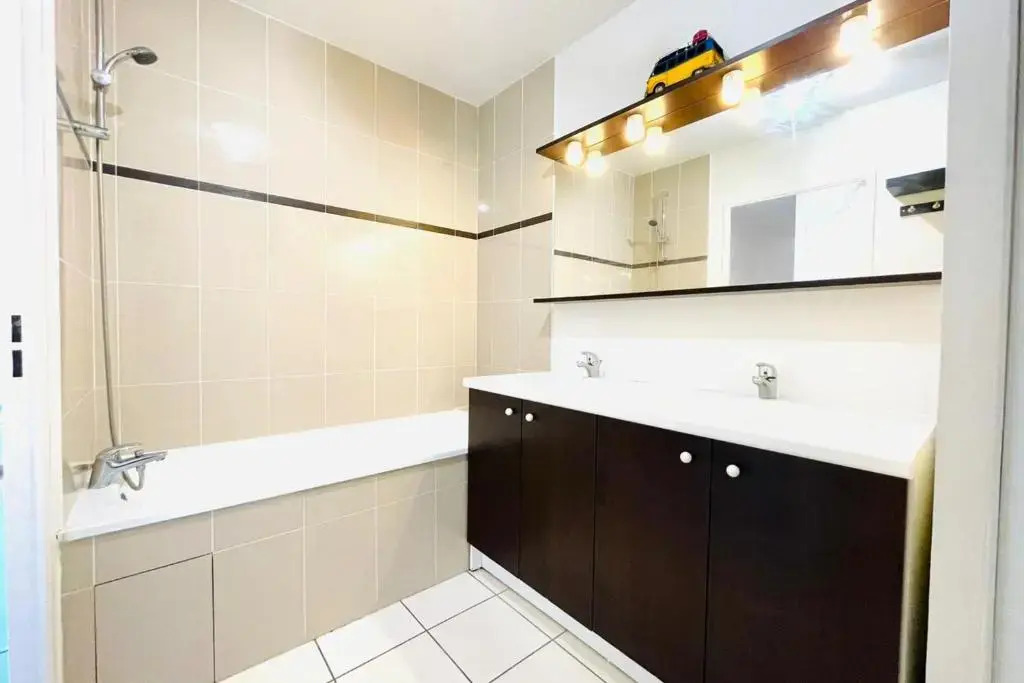Spacious apartment with garden near the BEACHES