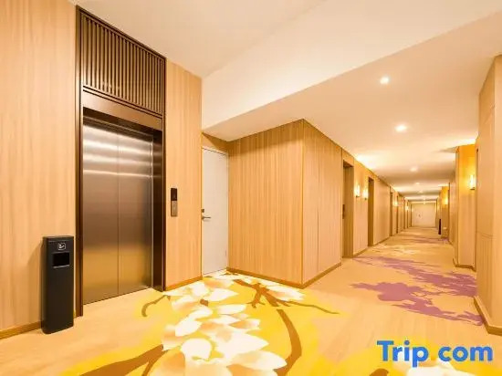 Jiutai Puli Hotel (Hohhot General's Office Art College Subway Station)