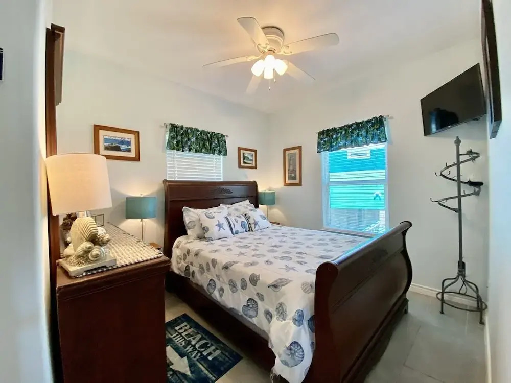 Paradise Palms 4 Bedroom Home by RedAwning