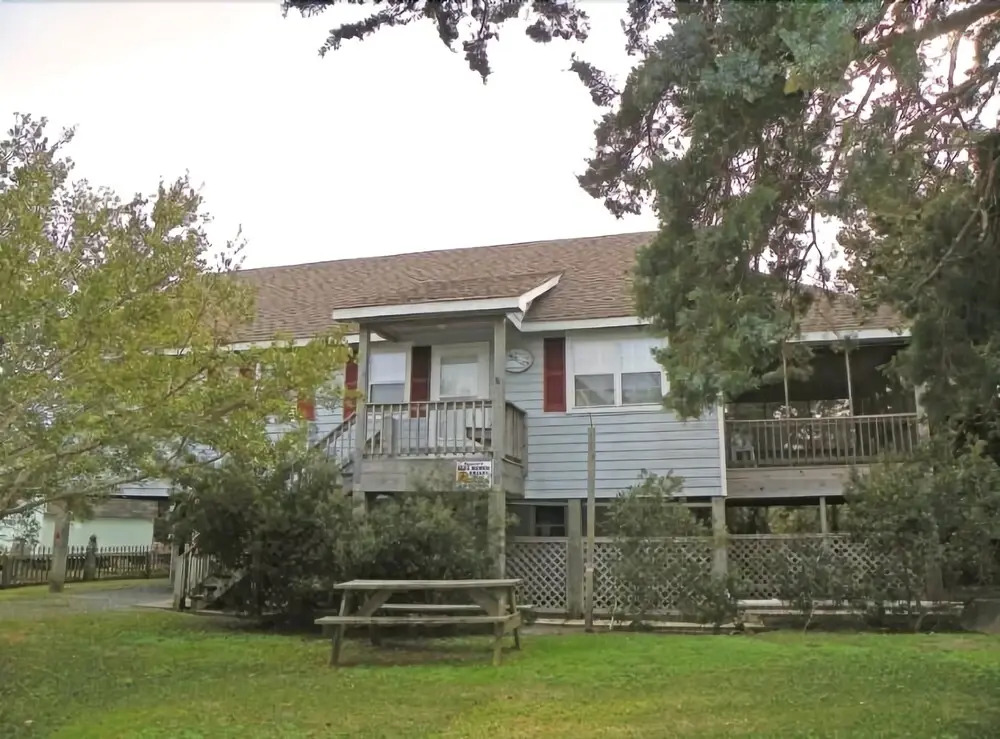 Gray Whale 3 Bedrooms 2 Bathrooms Home
