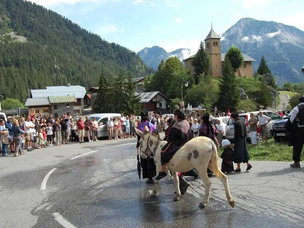 Spacious Holiday Home Near Center of Champagny