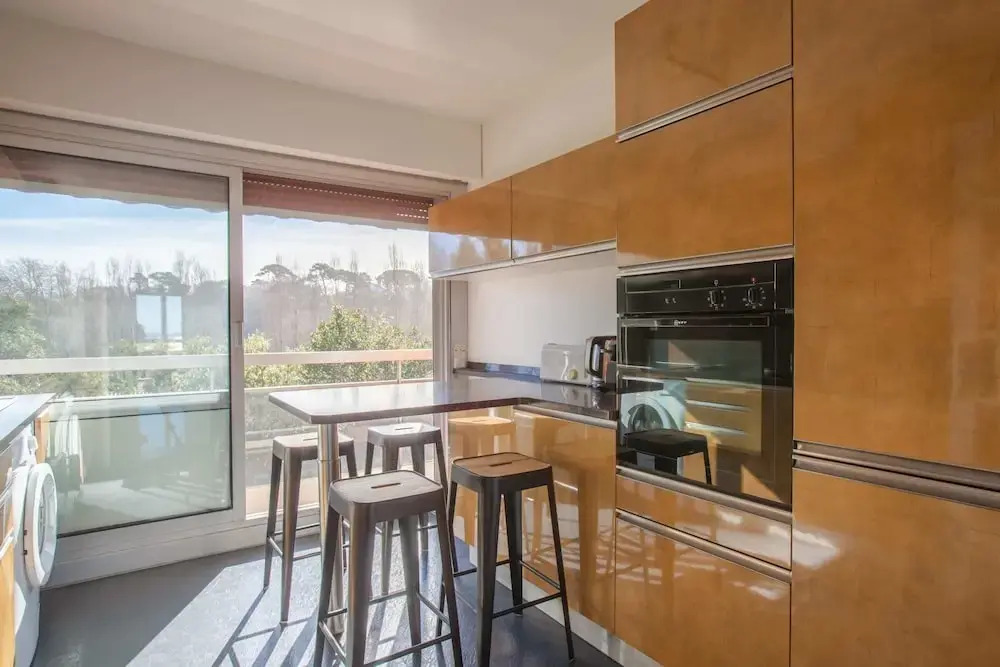 Large Apartment With Swimming Pool and sea View