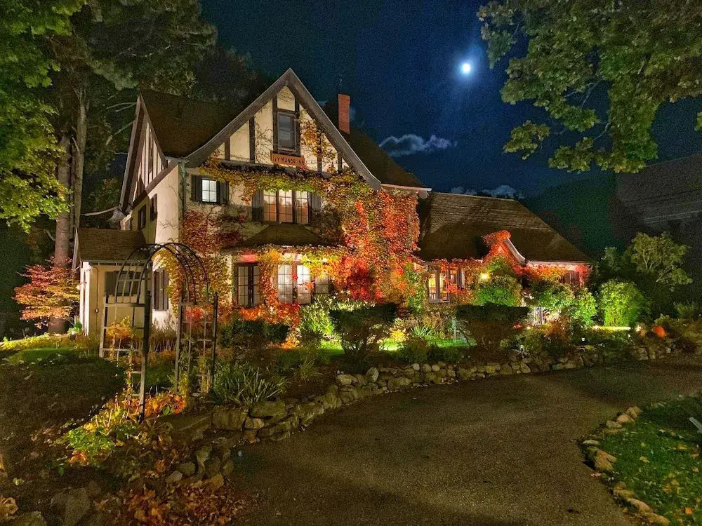 Ivy Manor Inn Village Center
