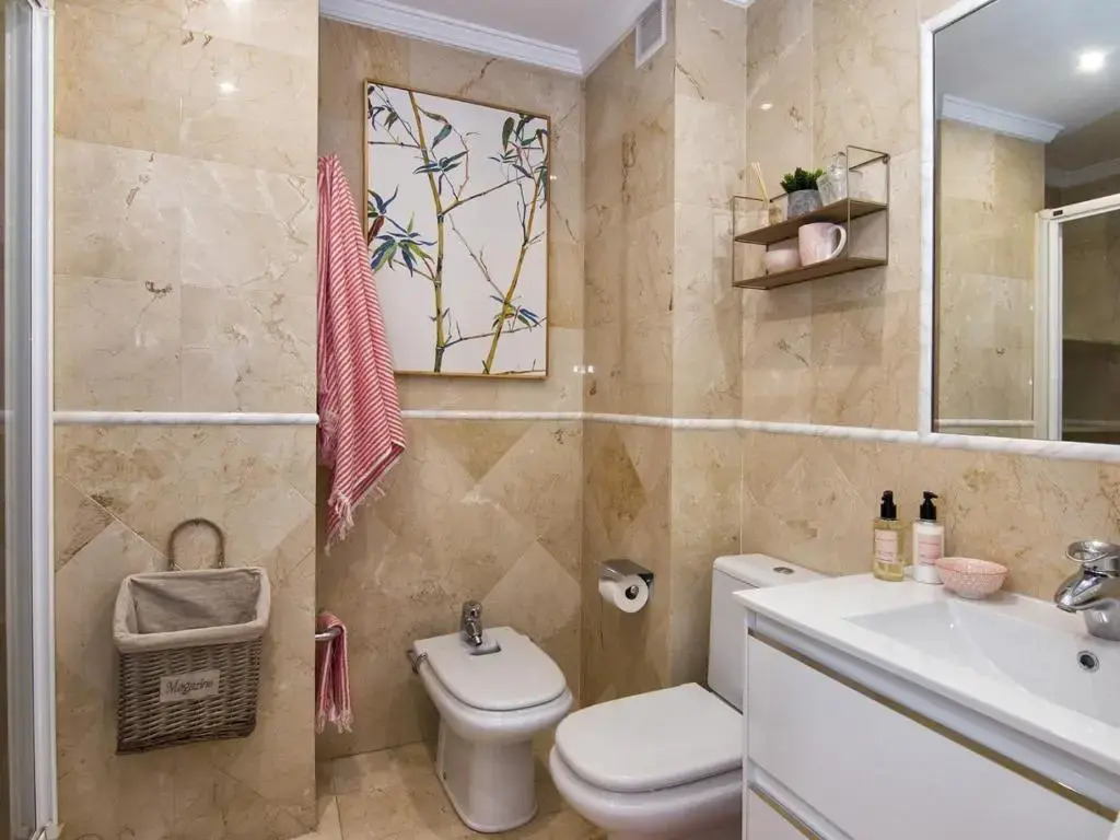 Chezmoihomes Glow and elegant 4 BR apartment in the heart of granada parking free