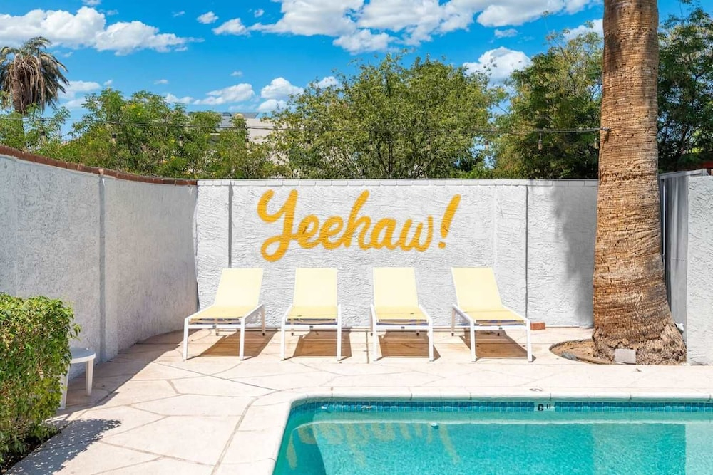 Central PHX 1BR Apartment Pool Gazebo
