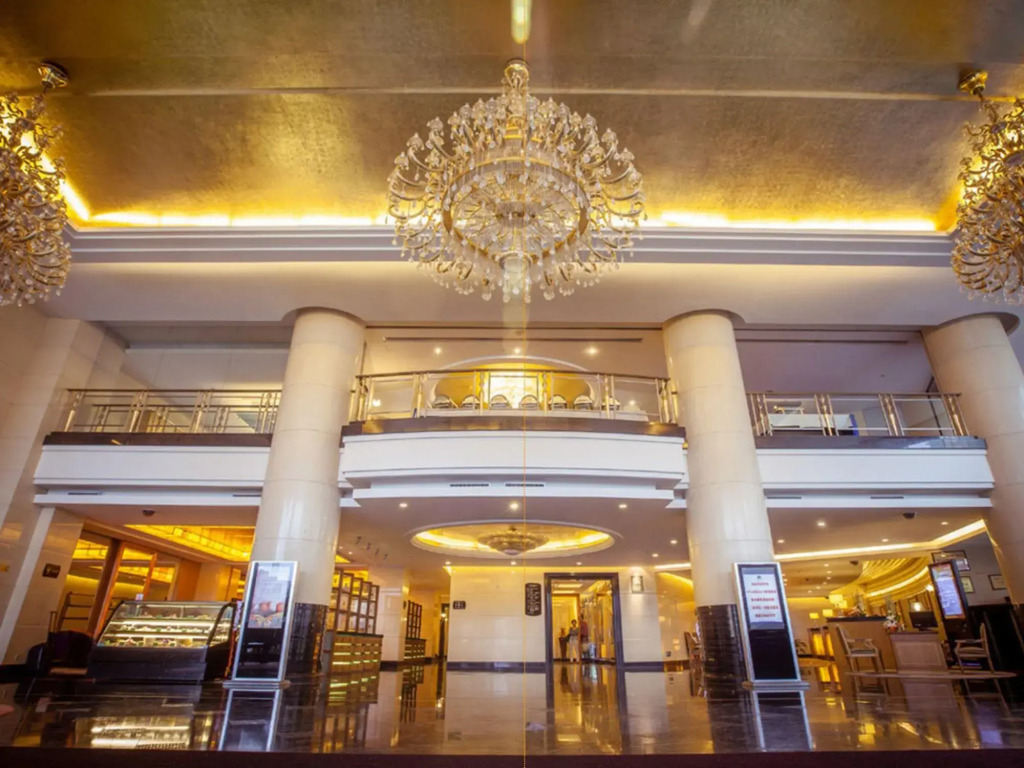 Wuhan Mayflowers Hotel (Wuchang Railway Station Zhongnan Road Metro Station Branch)