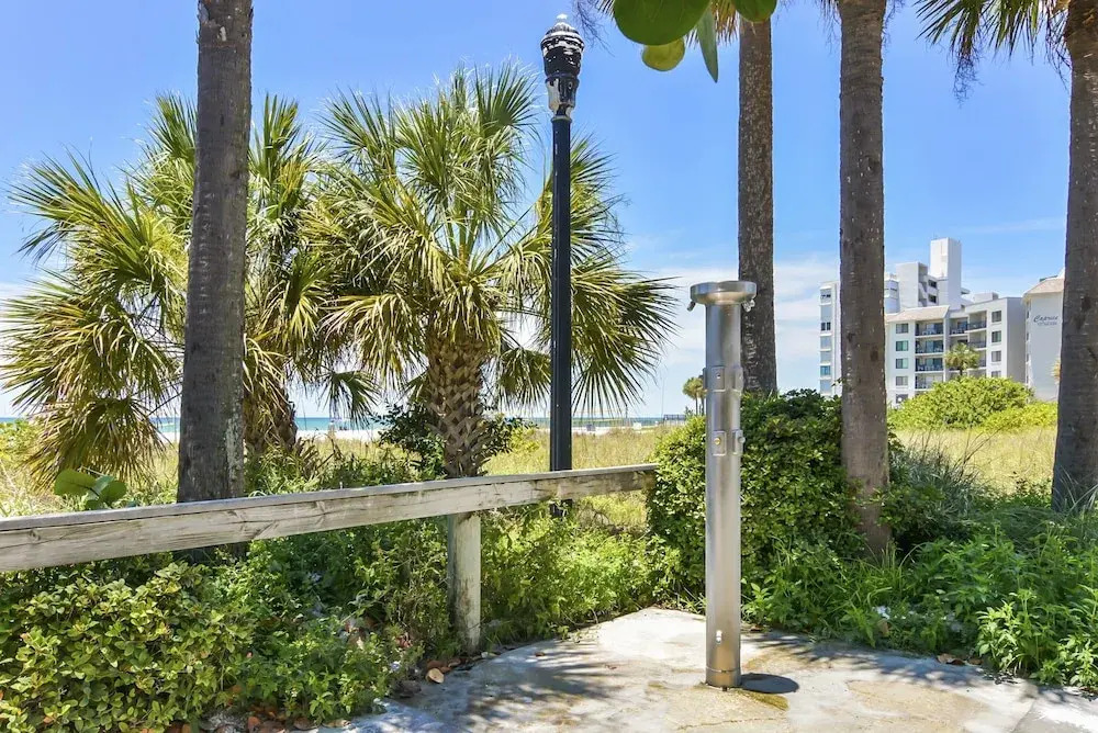 Waves 20 Condo - 2 Br condo by RedAwning