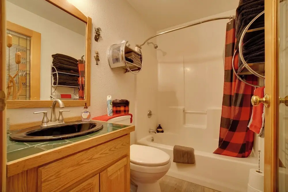 Donnelly Cabin w/ Private Deck: Near Lake Cascade!