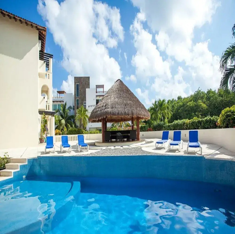 Luna Maya condo free access to Beach club