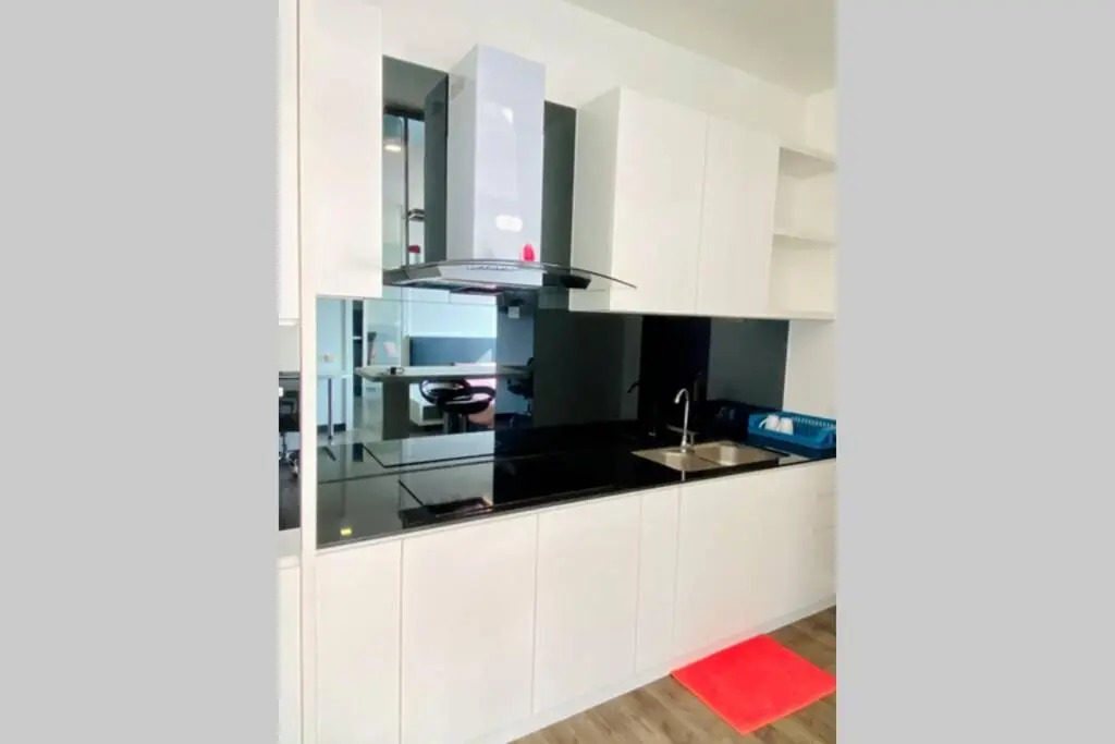 Corner Unit Landmark Residence 2, High Floor, Nice View, WiFi & Tvbox, Free Parking