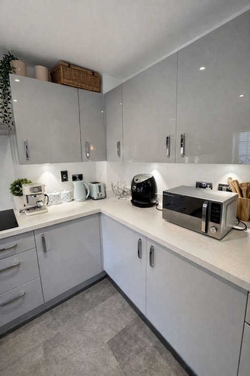 Grand 4-bed House in Ebbsfleet Valley, Garden & Parking Space