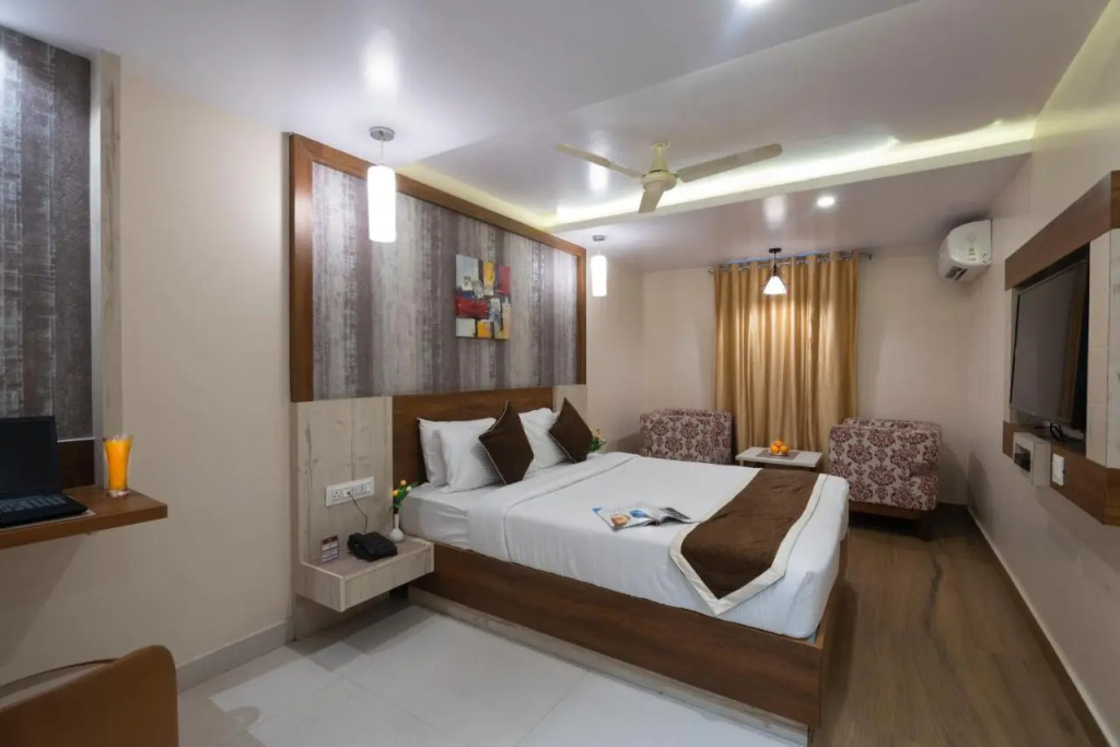 Hotel Monarch International