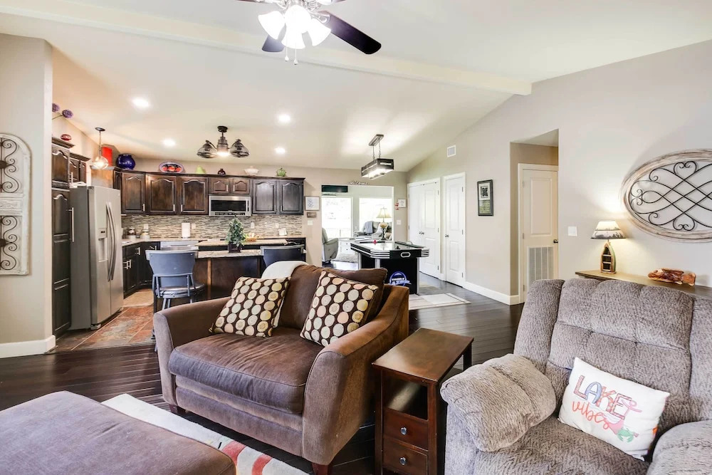 Lakefront Haven Near Oaklawn & Casino Resort!