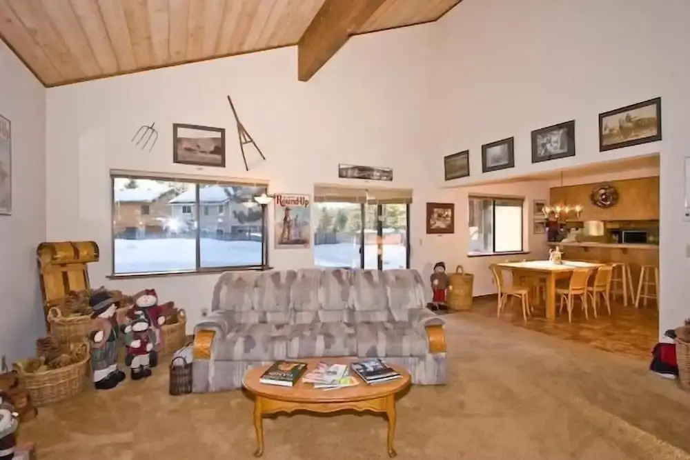 2485 Tepee Ct.