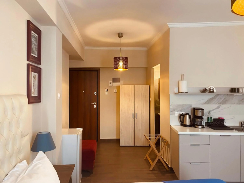 Ermou Fashion Suite #509 @ Plaka - King Size Bed
