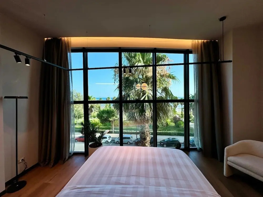Zins Luxury Apartment 02