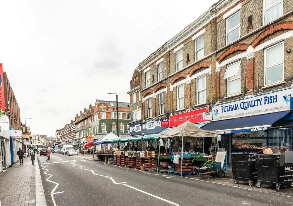 Sleek 2BD Flat Super Central to London Town!