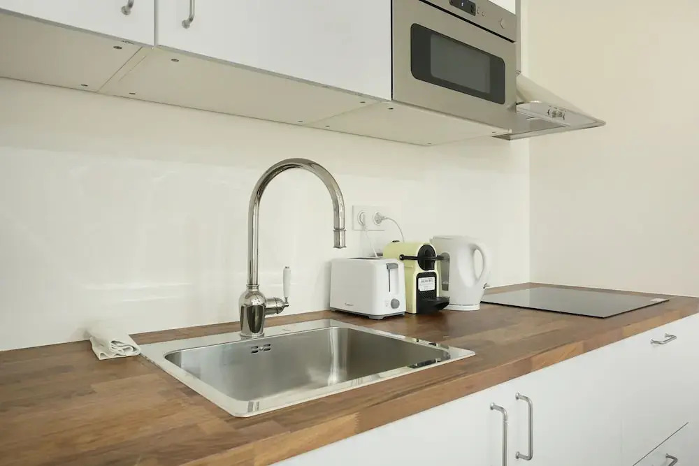 2 Bedrooms 253 St Denis