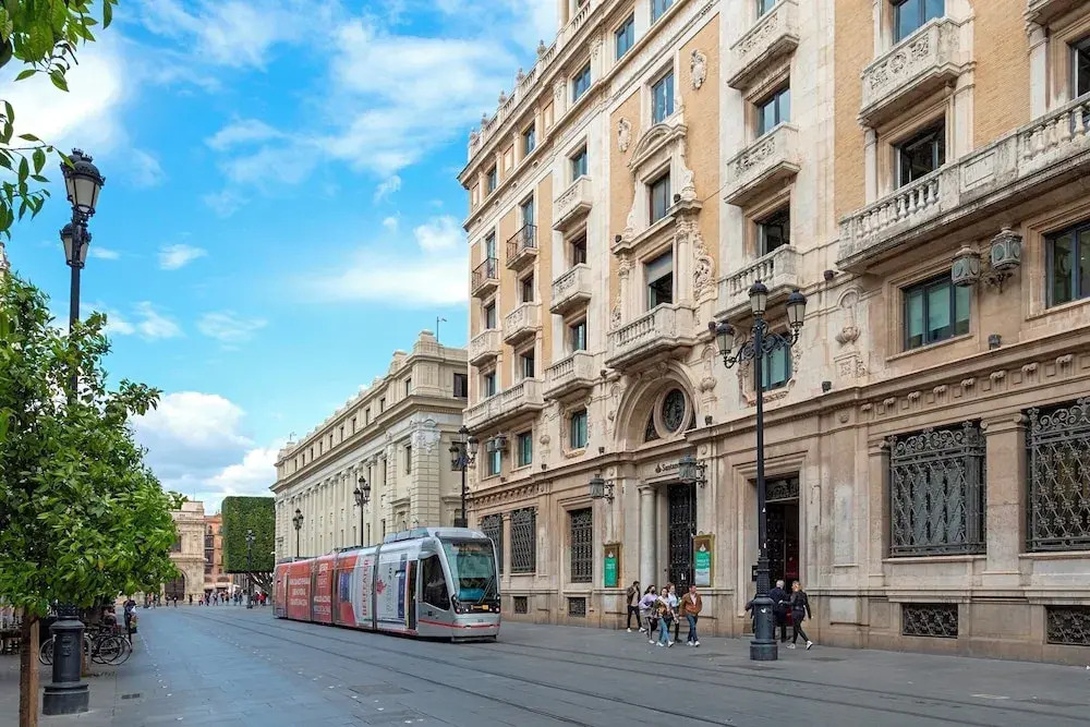 Magnificent 2 bd Apartment Facing the Cathedral Constituci n III