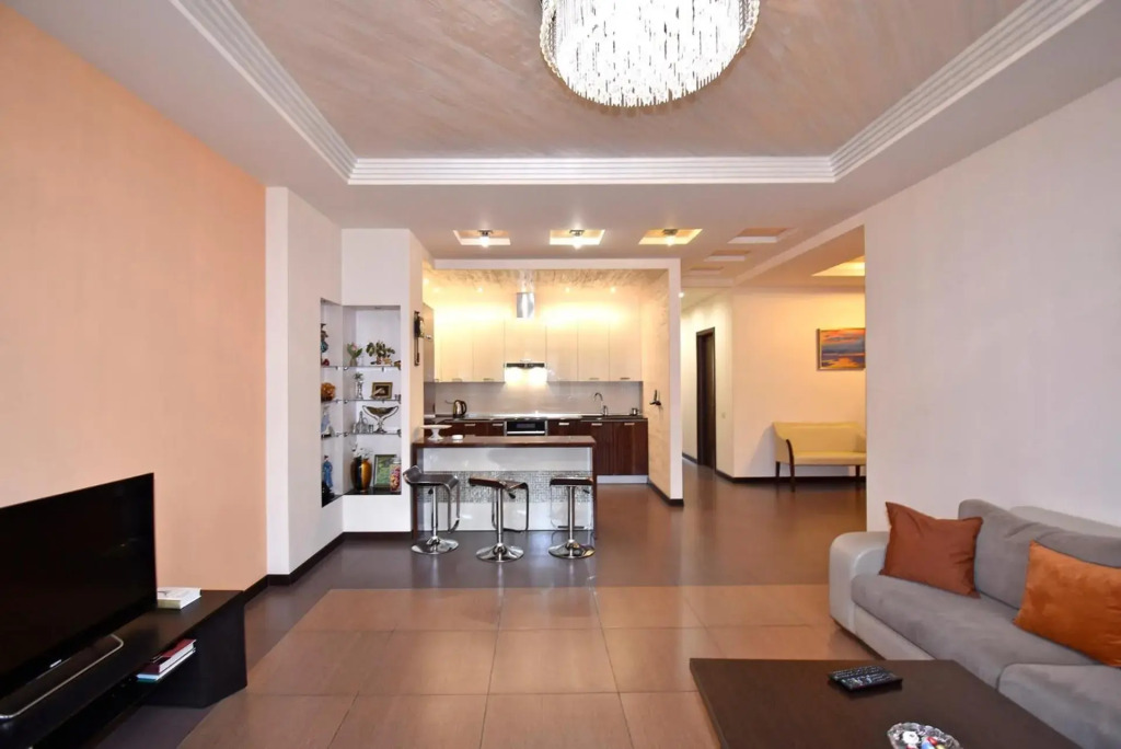 Northern Avenue 2 bedroom Modern Apartment With Balcony HH570
