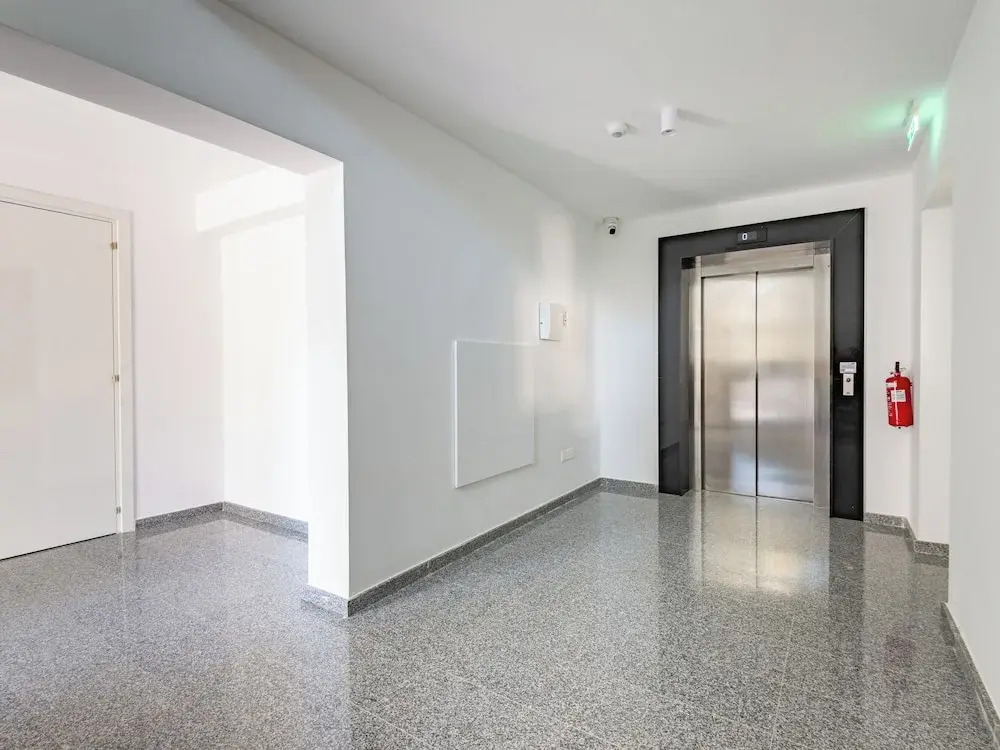 Sanders Evolution 2 Nice 2 Bdr Apt With Balcony
