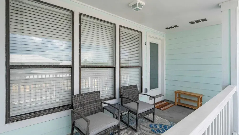 Gulf Walk by Avantstay West End Coastal Escape Renovated 1BR Condo Shared Pool & Beach Access