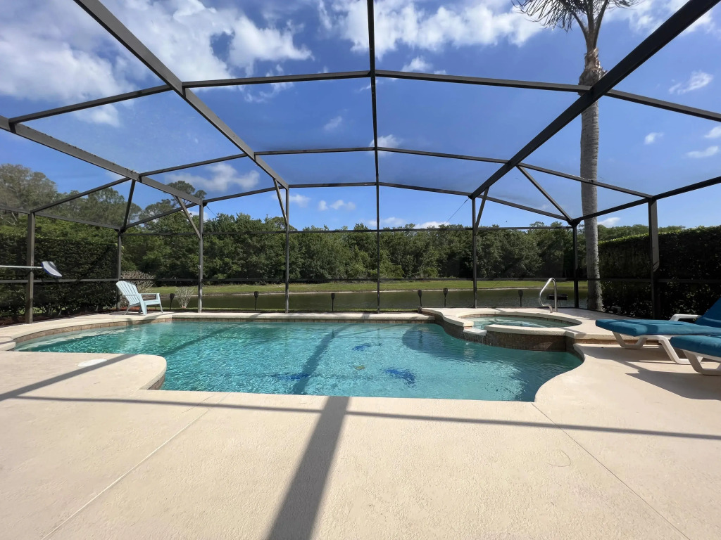 Luxury Lakeside Pool & Spa Home close to Disney, Kissimmee, US