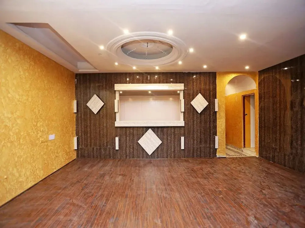 OYO 15525 Signature Inn