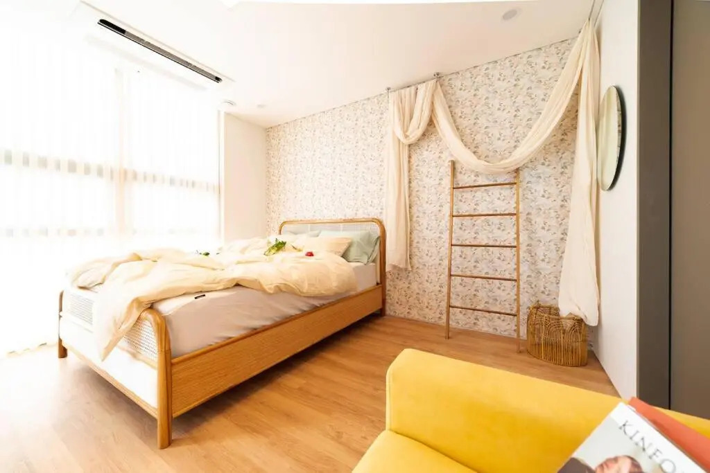 Hongik Univ Station Wave Family Suite #4