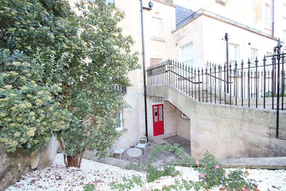 1 Kings Road Executive Studio Apartment