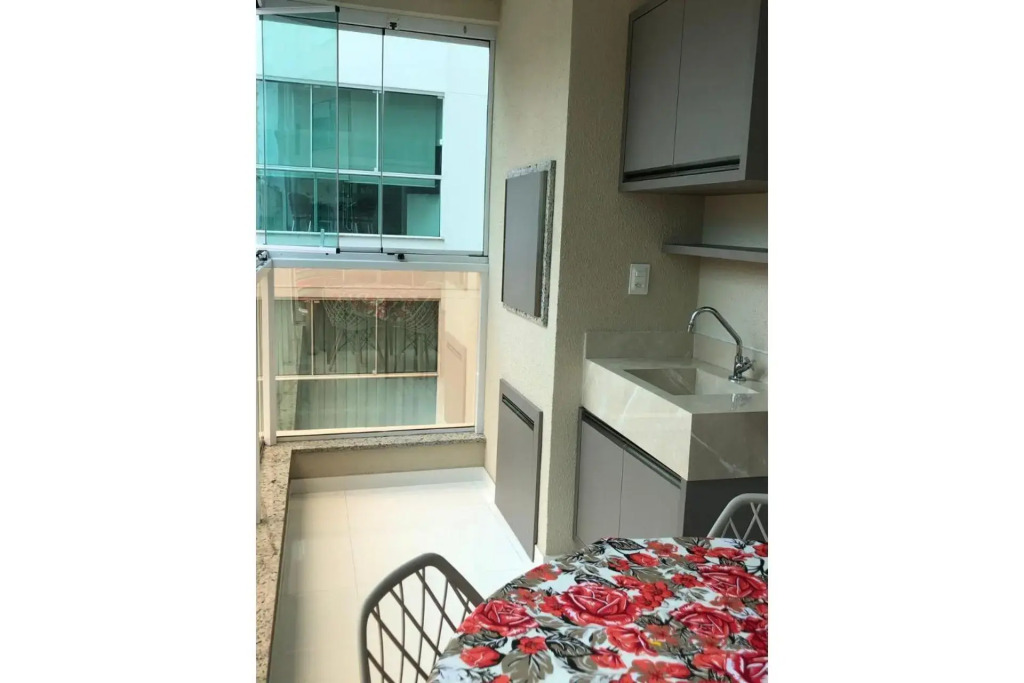 Apartamento 2 suítes Meia Praia