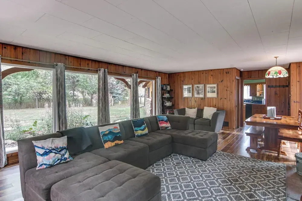 Charming Idaho Springs Retreat on Chicago Creek!