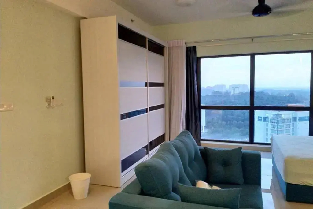 HB1614 ,Cyberjaya, Lake view, WiFi, Netflix, Free Parking, Gym, Swimming Pool, Basket Ball Court, Family play area
